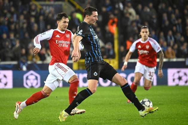 Club Brugge v Arsenal - UEFA Champions League BRUGGE, BELGIUM - DECEMBER 10 : Zubimendi Martin midfielder of Arsenal and Vanaken Hans midfielder of Club Brugge during the UEFA Champions League 2025 26 League Phase MD6 match between Club Brugge and Arsenal on December 10, 2025 in Brugge, Belgium, 10 12 2025 Brugge Belgium  Copyright: xPeterxDexVoechtx