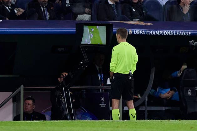 December 10, 2025, Madrid, Madrid, Spain: Referee Clement Turpin during the UEFA Champions League football match between Real Madrid CF and Manchester City FC at Santiago Bernabeu Stadium in Madrid, Spain, december 10, 2025 Madrid Spain - ZUMAa206 20251210_zsp_a206_054 Copyright: xRubenxAlbarranx