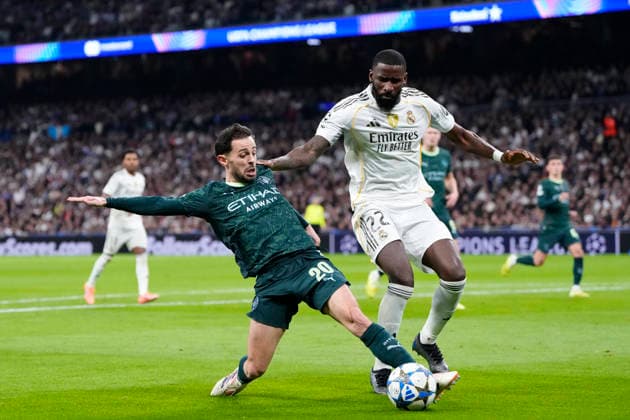 Real Madrid C.F. v Manchester City - UEFA Champions League 2025 26 League Phase MD6 Bernardo Silva attacking midfield of Manchester City and Portugal and Antonio Rudiger centre-back of Real Madrid and Germany compete for the ball during the UEFA Champions League 2025 26 League Phase MD6 match between Real Madrid C.F. and Manchester City at Estadio Santiago Bernabeu on December 10, 2025 in Madrid, Spain. Madrid Spain  Copyright: xJosexBretonx originalFilename:bretonhernandez-realmadr251210_npVpe.jpg