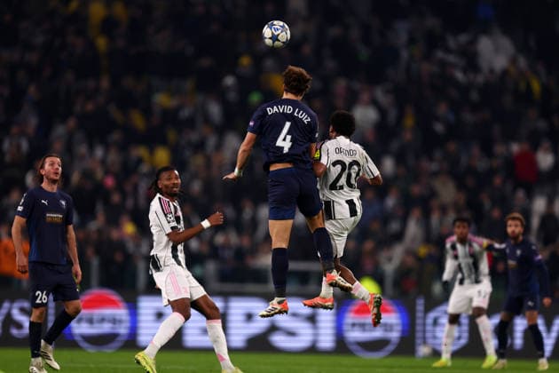 Juventus v Pafos Fc - UEFA Champions League 2025 26 League Phase MD6 David Luiz of Pafos Fc and Lois Openda of Juventus Fc battle for the ball during the UEFA Champions League Phase MD6 match between Juventus Fc and Pafos Fc at Allianz Stadium on December 10, 2025 in Turin, Italy . Torino Allianz Stadium Italy Copyright: xMarcoxCanonierox