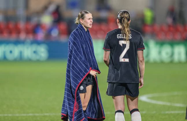 ESP, Madrid, Atletico Madrid vs FC Bayern Munich, WomenÂs Champions League, Football, UEFA, Season 2025 2026, Centro Deportivo Wanda Alcala de Henares, Matchday 5 in the picture Disappointment and frustration at FC Bayern Munich Women after 2 2 after goals in Madrid against Atletico, Klara Bühl Bayern Munich 17 DFB DFL REGULATIONS PROHIBIT ANY USE OF PHOTOGRAPHS AS IMAGE SEQUENCES AND OR QUASI VIDEO, 10 12 2025 Copyright: HMBxMedia HendrikxHamelau
