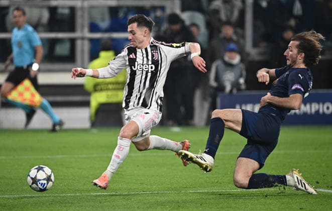 Juventus v Pafos FC - UEFA Champions League TURIN, ITALY, DECEMBER 10: Juventus Francisco Chico Conceicao (L) fight for the ball with Pafos s FC Ivan Sunjic during the League phase UEFA Champions League football match between Juventus and Pafos FC at the Juventus Stadium in Turin, Italy, on December 10, 2025. Isabella Bonotto Anadolu Turin Italy. Editorial use only. Please get in touch for any other usage.  Copyright: x2025xAnadoluxIsabellaxBonottox