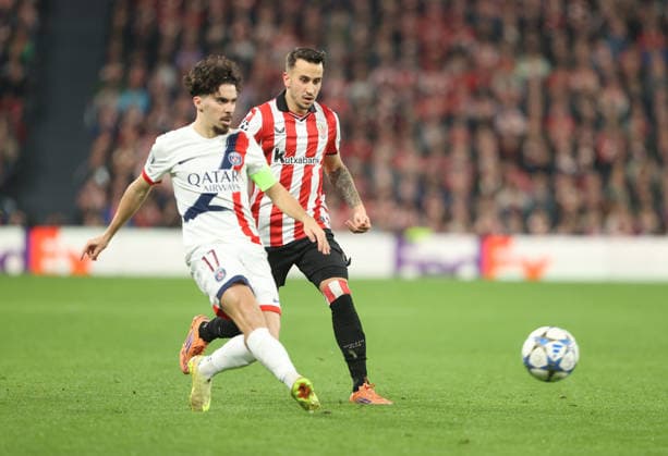 Athletic Club v Paris Saint-Germain - UEFA Champions League 2025 26 League Phase MD1 Athletic Club v Paris Saint-Germain PSG - UEFA Champions Vitinha (Paris Saint-Germain) and Alex Berenguer (Athletic Club) battle for the ball, Credit:Juan Lazkano Avalon Spain, Basque Country, Bilbao, San Mames  Copyright: xJuanxLazkanox xAvalonx 1058253268