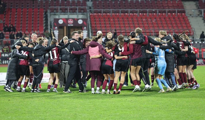 10 12 2025 Soccer Season 2025 2026 1 Womens Soccer Bundesliga 11 Matchday 1 FC Nuremberg FCN Club SG Eintracht Frankfurt SGE Sportfoto Zink DaMa xdaxmax Cheering joy after the end of the match Thomas Oostendorp Coach 1 FC Nuremberg FCN and team Team of FCN cheers joy after the end of the match