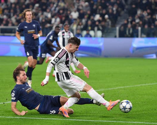 December 10, 2025, Turin, Italy: Juventus Francisco Conceicao and Pafos Ivan Sunjic in action during the Uefa Champions League soccer match Juventus FC vs Pafos FC at the Allianz Stadium in Turin, Italy, 10 December 2025 ANSA ALESSANDRO DI MARCO. UEFA Champion League: Juventus FC Vs Pafos FC  - ZUMAa110 20251210_zaf_a110_034 Copyright: xAnsa AlessandroxDixMarcox