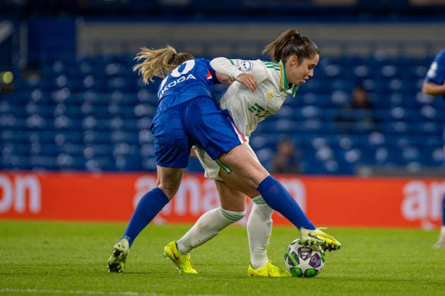 Keira Walsh (30 Chelsea) tries to steal the ball from Giulia Dragoni (15 Roma) during the match between Chelsea and Roma in the UEFA Women s Champions League - League Stage at Stamford Bridge, London, England on Wednesday 10th December 2025. Copyright: xClairexJeffreyx xSPPx Sportspressphoto_SPR72767