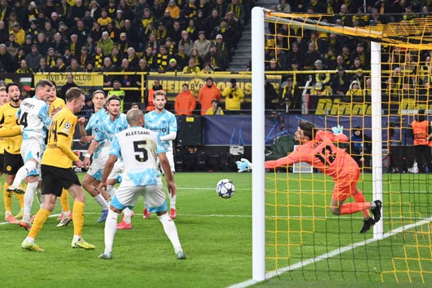 Goalkeeper Nikita HAIKIN FK Bodoe Glimt, Bodö Glimt saves a goal chance Football UEFA Champions League group stage 6 matchday, matchday6, Borussia Dortmund DO FK Bodoe Glimt 2 2 am 10 12 2025 in Dortmund Germany UEFA regulations prohibit any use of photographs as image sequences and or quasi video Â