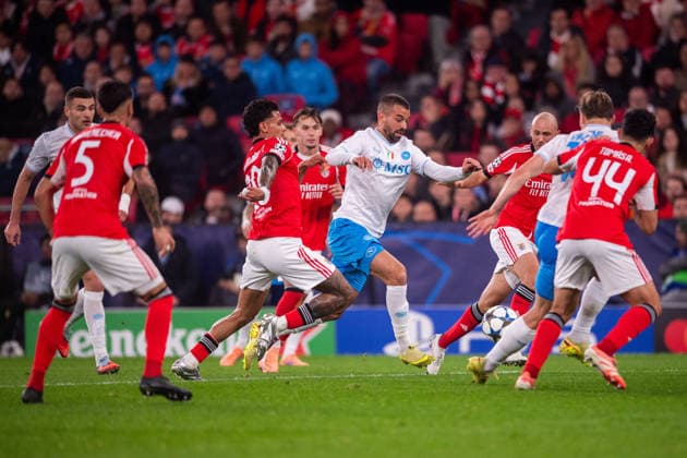 December 10, 2025, Lisboa, Lisboa, Portugal: LISBON, PORTUGAL - DECEMBER 10: LEO SPINAZZOLA from SSC Napoli is seen on action during the UEFA Champions League 2025 26 match round 6 between SL Benfica and SSC Napoli SC at Estadio do Lisboa e Benfica on December 10, 2025 in Lisboa, Portugal Lisboa Portugal - ZUMAl192 20251210_zsp_l192_082 Copyright: xMiguelxLemosx