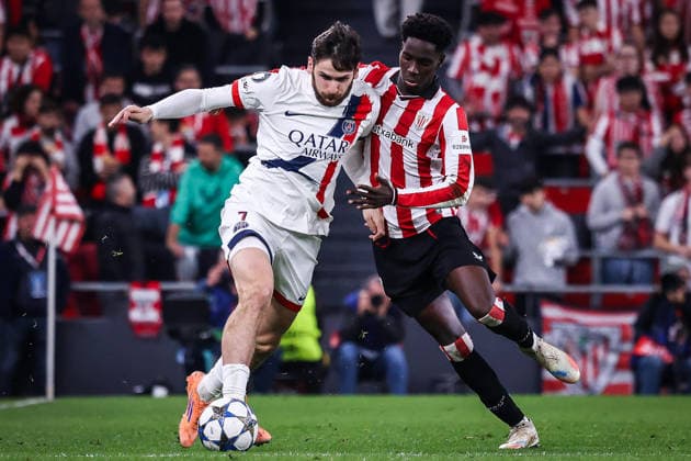 December 10, 2025, Bilbao, Spain, Spain: Khvicha KVARATSKHELIA of PSG and Adama BOIRO of Athletic Bilbao during the UEFA Champions League, League Phase MD6 match between Athletic Club and Paris Saint-Germain (PSG) at San Mames Stadium on December 10, 2025 in Bilbao, Spain. Marcos Calvo Bilbao Spain - ZUMAm308 20251210_zsp_m308_010 Copyright: xMatthieuxMirvillex