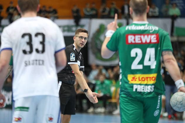 Handball DAIKIN HBL, SC DHfK Leipzig HSV Hamburg 10 12 2025 Referee Sascha Standke Handball, DAIKIN HBL, 1 Bundesliga, Season 2025 2026, Matchday 16 SC DHfK Leipzig vs Handball Sport Verein Hamburg on 10 12 2025 at Quarterback Immobilien Arena Leipzig Copyright: xBEAUTIFULxSPORTS JanxKaeferx