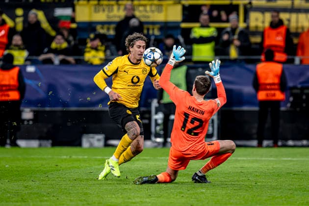 Borussia Dortmund forwarder Fabio Silva, Bodo Glimt goalkeeper Nikita Haikin, during the match Borussia Dortmund vs FK Bodo Glimt at the BVB Stadion Dortmund for the Champions League phase Matchday 6 season 2025 2026 in DORTMUND, Germany on 10 December 2025, photo by Stefan Koops EYE4images DeFodi Images
