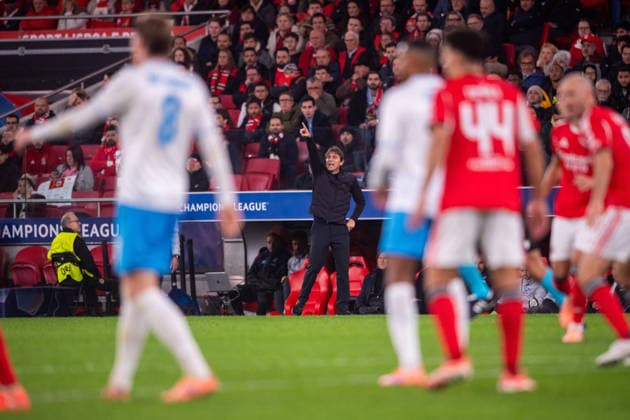 December 10, 2025, Lisboa, Lisboa, Portugal: LISBON, PORTUGAL - DECEMBER 10: ANTONIO CONTE head coach of SSC Napoli is seen reacting during the UEFA Champions League 2025 26 match round 6 between SL Benfica and SSC Napoli SC at Estadio do Lisboa e Benfica on December 10, 2025 in Lisboa, Portugal Lisboa Portugal - ZUMAl192 20251210_zsp_l192_089 Copyright: xMiguelxLemosx