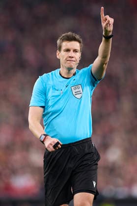 December 10, 2025, Bilbao, Vizcaya, SPAIN: Daniel Siebert reacts during the UEFA Champions League 2025-26 League Phase MD6 match between Athletic Club and Paris Saint-Germain FC at San Mames on December 10, 2025, in Bilbao, Spain. Bilbao SPAIN - ZUMAa181 20251210_zaa_a181_278 Copyright: xRicardoxLarreinax