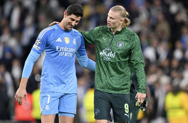 Real Madrid v Manchester City - UEFA Champions League MADRID, SPAIN - DECEMBER 10: Manchester City’s Erling Haaland (R) congratulates Real Madrid goalkeeper Thibaut Courtois (L) after his team’s victory during the UEFA Champions League 2025 26 League Phase Matchday 6 match at Santiago Bernabeu Stadium in Madrid, Spain, on December 10, 2025. Burak Akbulut Anadolu Madrid Spain. Editorial use only. Please get in touch for any other usage.  Copyright: x2025xAnadoluxBurakxAkbulutx