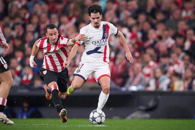 ATHLETIC DE BILBAO v PARIS SAINT-GERMAIN. CHAMPIONS LEAGUE 2025 2026. ROUND 6. Athletic de Bilbao s Alex Berenguer (L) and Paris Saint-Germain s Vitinha during Champions League 2025 2026 match. December 10,2025. (ALTERPHOTOS Ropero) BilbaoSpain  Copyright: xRoperox