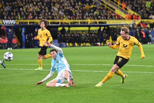 Julian BRANDT DO scores the goal for 1 0 Football UEFA Champions League group stage 6 matchday, matchday6, Borussia Dortmund DO FK Bodoe Glimt 2 2 on 10 12 2025 in Dortmund Germany UEFA regulations prohibit any use of photographs as image sequences and or quasi video Â