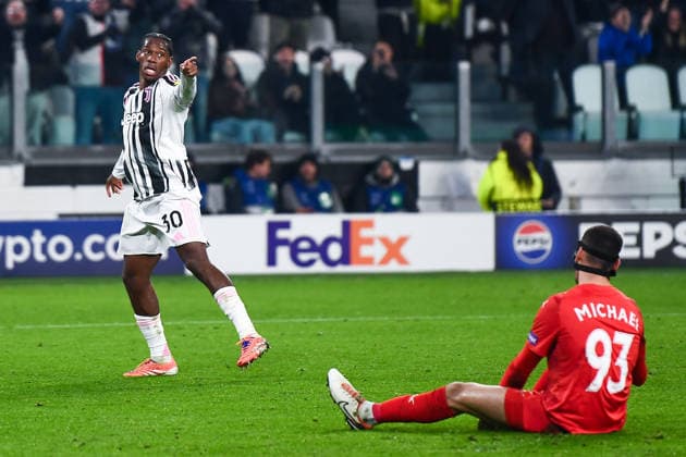 2025-12-10 Juventus v Pafos FC - UEFA Champions League 2025 26 League Phase MD6 TURIN, ITALY - DECEMBER 10: Jonathan David of Juventus FC celebrates after scoring the team s second goal while Neofytos Michail of Pafos FC looks dejected after conceding the team s second goal during the UEFA Champions League 2025 26 League Phase MD6 match between Juventus and Pafos FC at Allianz Stadium on December 10, 2025 in Turin, Italy. (Photo by Alberto Gandolfo BSR Agency) Turin Italy Content not available for redistribution in The Netherlands directly or indirectly through any third parties. Copyright: xBSRxAgencyx