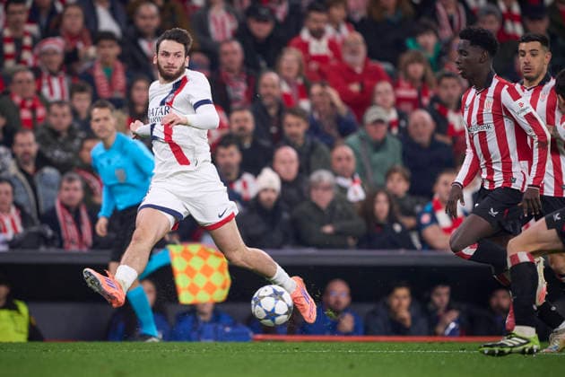 ATHLETIC DE BILBAO v PARIS SAINT-GERMAIN. CHAMPIONS LEAGUE 2025 2026. ROUND 6. Athletic de Bilbao s Adama Boiro (R) and Paris Saint-Germain s Khvicha Kvaratskhelia during Champions League 2025 2026 match. December 10,2025. (ALTERPHOTOS Ropero) BilbaoSpain  Copyright: xRoperox