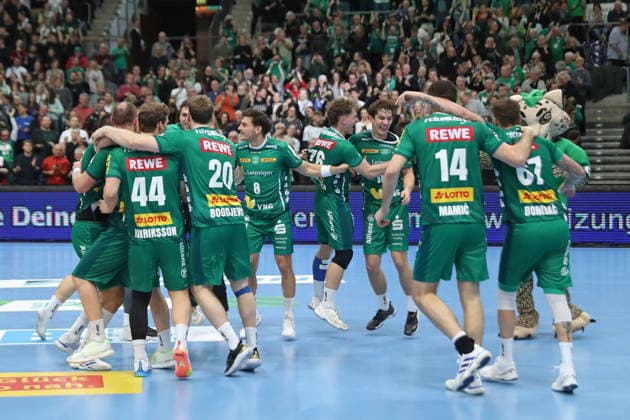 Handball DAIKIN HBL, SC DHfK Leipzig HSV Hamburg 10 12 2025 Cheers and celebration for the SC DHfK Leipzig team Handball, DAIKIN HBL, 1 Bundesliga, Season 2025 2026, Matchday 16 SC DHfK Leipzig vs Handball Sport Verein Hamburg on 10 12 2025 at the Quarterback Immobilien Arena Leipzig Copyright: xBEAUTIFULxSPORTS JanxKaeferx