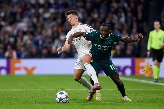 December 10, 2025, Madrid, Madrid, Spain: JEREMY DOKU of Manchester City FC and ARDA GULER of Real Madrid CF during the UEFA Champions League football match between Real Madrid CF and Manchester City FC at Santiago Bernabeu Stadium. Manchester City won 2:1. Madrid Spain - ZUMAa206 20251210_zsp_a206_087 Copyright: xRubenxAlbarranx