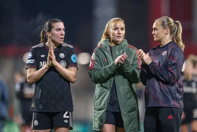 ESP, Madrid, Atletico Madrid vs FC Bayern Munich, WomenÂs Champions League, Football, UEFA, Season 2025 2026, Centro Deportivo Wanda Alcala de Henares, Matchday 5 in the picture Disappointment and frustration at FC Bayern Munich after the 2 2 against Atletico Madrid, Vanessa Gilles Bayern Munich 2 , Pernille Harder Bayern Munich 21 , Magdalena Eriksson Bayern Munich 5 DFB DFL REGULATIONS PROHIBIT ANY USE OF PHOTOGRAPHS AS IMAGE SEQUENCES AND OR QUASI VIDEO, 10 12 2025 Copyright: HMBxMedia HendrikxHamelau