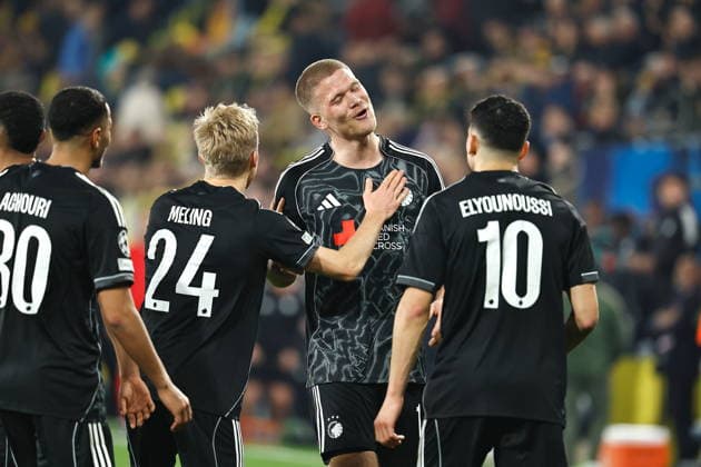 Andreas Cornelius (Copenhagen), DECEMBER 10, 2025 - Football Soccer : Andreas Cornelius celebrate with team players after his goal durin UEFA Champions League league phase match day 6 between Villarreal CF - FC Copenhagen at the Estadio de la Ceramica in Vila-Real, Spain. Noxthirdxpartyxsales  aflo_313207661