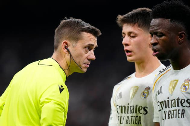 Real Madrid C.F. v Manchester City - UEFA Champions League 2025 26 League Phase MD6 Referee Clement Turpin during the UEFA Champions League 2025 26 League Phase MD6 match between Real Madrid C.F. and Manchester City at Estadio Santiago Bernabeu on December 10, 2025 in Madrid, Spain. Madrid Spain  Copyright: xJosexBretonx originalFilename:bretonhernandez-realmadr251210_npJIF.jpg