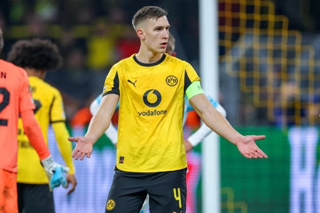 10 12 2025, Football, UEFA Champions League, Borussia Dortmund FK Bodö Glimt, BVB Stadion, Matchday 5, Season 2025 2026 Nico Schlotterbeck BVB 04 angrily gesticulating Regulations prohibit any use of photographs as image sequences and or quasi video North Rhine-Westphalia Germany