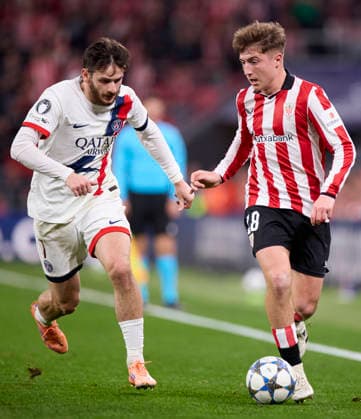 Athletic Club v Paris Saint-Germain FC - UEFA Champions League 2025-26 League Phase MD6 Khvicha Kvaratskhelia of Paris Saint-Germain competes for the ball with Mikel Jaureguizar of Athletic Club during the UEFA Champions League 2025-26 League Phase MD6 match between Athletic Club and Paris Saint-Germain FC at San Mames on December 10, 2025, in Bilbao, Spain. Bilbao San Mames Basque Coountry Spain RL_ATHvPSG_CL_000199 Copyright: xRicardoxLarreinax