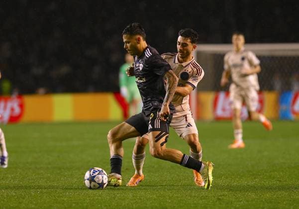 Qarabag FK v Ajax - UEFA Champions League BAKU, AZERBAIJAN - DECEMBER 10: Qarabag FK’s Matheus Silva (L) competes against an Ajax player during the UEFA Champions League group stage MD6 match between Qarabag FK and AFC Ajax at Tofiq Bahramov Stadium in Baku, Azerbaijan, on December 10, 2025. Resul Rehimov Anadolu Baku Azerbaijan. Editorial use only. Please get in touch for any other usage.  Copyright: x2025xAnadoluxResulxRehimovx