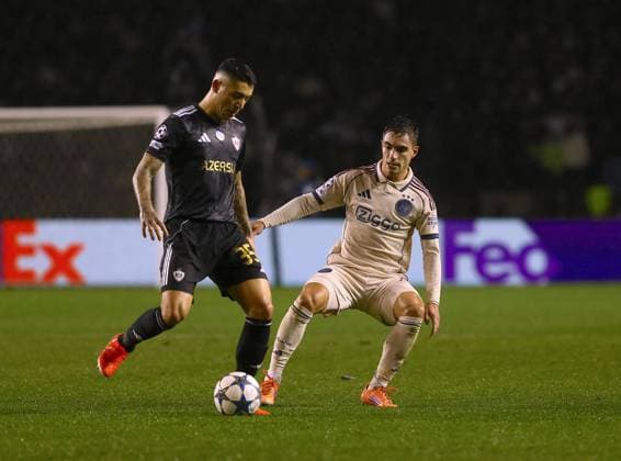 Qarabag FK v Ajax - UEFA Champions League BAKU, AZERBAIJAN - DECEMBER 10: Qarabag FK’s Pedro Bicalho (L) competes against Ajax’s Lucas Rosa (R) during the UEFA Champions League group stage MD6 match between Qarabag FK and AFC Ajax at Tofiq Bahramov Stadium in Baku, Azerbaijan, on December 10, 2025. Resul Rehimov Anadolu Baku Azerbaijan. Editorial use only. Please get in touch for any other usage.  Copyright: x2025xAnadoluxResulxRehimovx