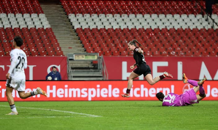 Baumgärtel Jacqueline Tor 4-1 . 1.FC Nürnberg-Eintracht Frankfurt , Google Pixel Frauen-Bundesliga , Fußball , in den Max Morlock Stadion, in Nürnberg , Bayern, Deutschland. Dezember 10, 2025 . Photo by: Davide Elias IPA Photo Pressefoto DENL Copyright: xDavidexEliasx