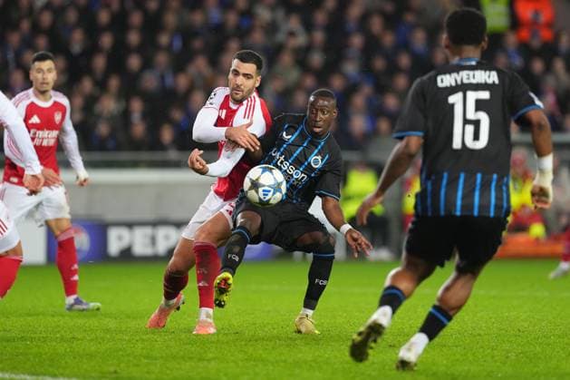 Mikel Merino of Arsenal and Carlos Forbs of Club Brugge Club Brugge v Arsenal, UEFA Champions League, Group Stage, Football, Jan Breydel Stadium, Brugge, Belgium - 10 Dec 2025Brugge Jan Breydel Stadium Belgium EDITORIAL USE ONLY No use with unauthorised audio, video, data, fixture lists, club league logos or live services. Online in-match use limited to 120 images, no video emulation. No use in betting, games or single club league player publications. Copyright: xDavidxWinter Shutterstockx 16009951jh