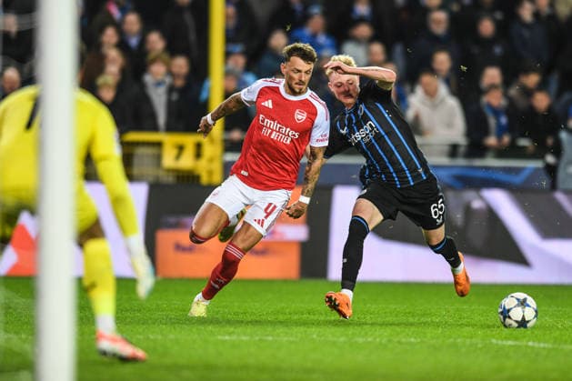 (251211) -- BRUGES, Dec. 11, 2025 -- Ben White (L) of Arsenal and Joaquin Seys of Club Brugge vie for the ball during the UEFA Champions League football match between Club Brugge and Arsenal in Bruges, Belgium, on Dec. 10, 2025. ) (SP)BELGIUM-BRUGES-FOOTBALL-UEFA CHAMPIONS LEAGUE-BRUGGE VS ARSENAL PengxZiyang 