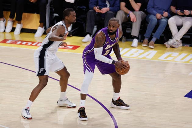 LOS ANGELES, CA - DECEMBER 10: Los Angeles Lakers forward LeBron James (23) guarded by s40 during the San Antonio Spurs vs Los Angeles Lakers 2025 NBA, Basketball Herren, USA Cup quarterfinals game on December 10, 2025, at Crypto.com Arena in Los Angeles, CA. (Photo by Jevone Moore Icon Sportswire) NBA: DEC 10 San Antonio Spurs at Los Angeles Lakers EDITORIAL USE ONLY Icon20251210054