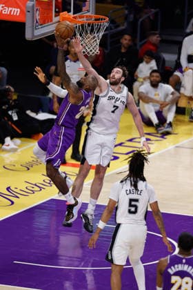 LOS ANGELES, CA - DECEMBER 10: Los Angeles Lakers forward LeBron James (23) drives to the basket on San Antonio Spurs center forward Luke Kornet (7) during the San Antonio Spurs vs Los Angeles Lakers 2025 NBA, Basketball Herren, USA Cup quarterfinals game on December 10, 2025, at Crypto.com Arena in Los Angeles, CA. (Photo by Jevone Moore Icon Sportswire) NBA: DEC 10 San Antonio Spurs at Los Angeles Lakers EDITORIAL USE ONLY Icon20251210064