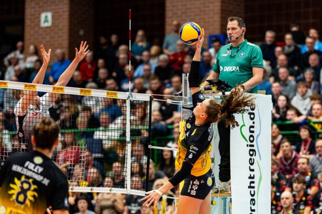 10 12 2025, GER, Volleyball, Women, Season 25 26, ZOI DVV Pokal, Semifinal, VfB 91 Suhl Lotto Thueringen Dresdner SC Laura Berger VfB Suhl Lotto Thueringen 98527 Suhl Sporthalle Wolfsgrube Thüringen Germany