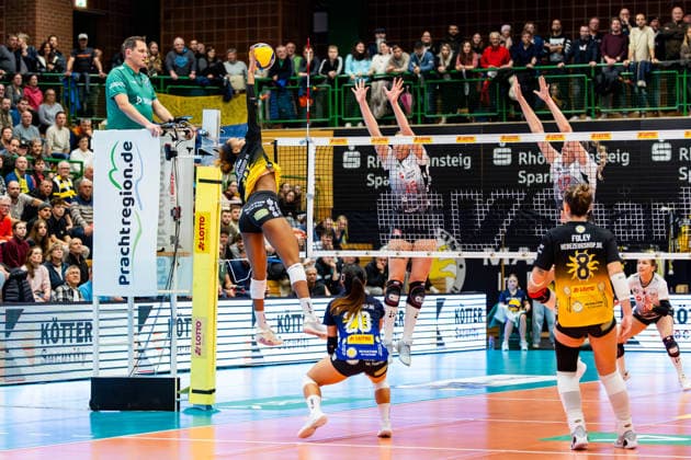 10 12 2025, GER, Volleyball, Women, Season 25 26, ZOI DVV Pokal, Semifinal, VfB 91 Suhl Lotto Thueringen Dresdner SC Sanaa Dotson VfB Suhl Lotto Thueringen 98527 Suhl Sporthalle Wolfsgrube Thüringen Germany