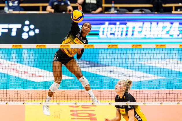 10 12 2025, GER, Volleyball, Women, Season 25 26, ZOI DVV Pokal, Semifinal, VfB 91 Suhl Lotto Thueringen Dresdner SC Sanaa Dotson VfB Suhl Lotto Thueringen 98527 Suhl Sporthalle Wolfsgrube Thüringen Germany