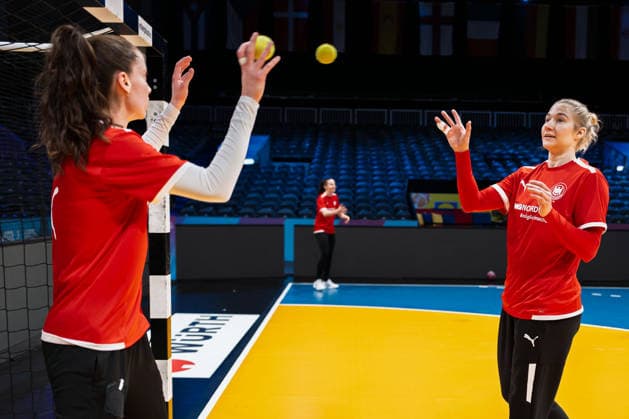 Handball, Womens World Championship Germany Training Goalkeeper Sarah Wachter Germany , Goalkeeper Katharina Filter Germany Rotterdam Ahoey Netherlands
