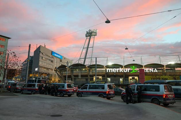 SOCCER - UEFA EL, Sturm vs Red Star GRAZ,AUSTRIA,11.DEC.25 - SOCCER - UEFA Europa League, SK Sturm Graz vs Red Star Belgrade. Image shows police in front of Merkur Arena.  GEPAxpictures xChrisxBauer
