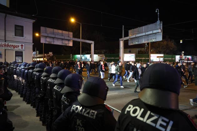 SOCCER - UEFA EL, Sturm vs Red Star GRAZ,AUSTRIA,11.DEC.25 - SOCCER - UEFA Europa League, SK Sturm Graz vs Red Star Belgrade. Image shows fans (Red Star) and police.  GEPAxpictures xChrisxBauer