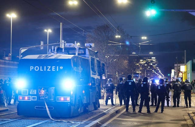 SOCCER - UEFA EL, Sturm vs Red Star GRAZ,AUSTRIA,11.DEC.25 - SOCCER - UEFA Europa League, SK Sturm Graz vs Red Star Belgrade. Image shows Police operation with a water cannon.  GEPAxpictures xWolfgangxGrebien