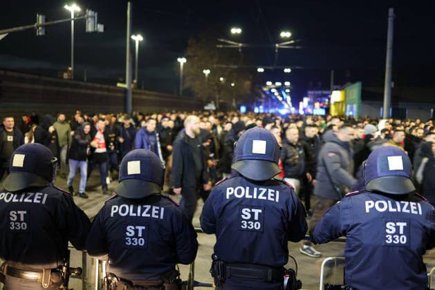 SOCCER - UEFA EL, Sturm vs Red Star GRAZ,AUSTRIA,11.DEC.25 - SOCCER - UEFA Europa League, SK Sturm Graz vs Red Star Belgrade. Image shows the police operation.  GEPAxpictures xWolfgangxGrebien
