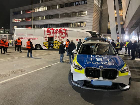 11 12 25 VfB Stuttgart Maccabi Tel Aviv FC Germany, Stuttgart, 11 12 2025, Football, UEFA Europa League, Season 2025 2026, VfB Stuttgart Maccabi Tel Aviv FC Arrival VfB Stuttgart team bus at the stadium MHP Arena with police protection