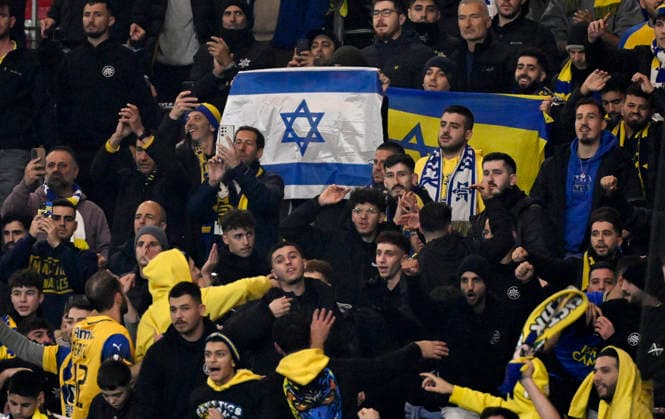 before the start of the match Maccabi Tel Aviv fan block, fans, fan curve, flags, flags, atmosphere, atmospheric Israeli flag Israel VfB Stuttgart vs Maccabi Tel Aviv FC EUROPA LEAGUE EL 11 12 2025 DFL REGULATIONS PROHIBIT ANY USE OF PHOTOGRAPHS AS IMAGE SEQUENCES AND OR QUASI VIDEO VfB Stuttgart vs Maccabi Tel Aviv FC EUROPA LEAGUE EL