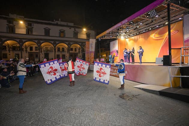GIOCHI OLIMPICI - Olimpiadi Invernali Milano-Cortina 2026 - Olympic Torch Relay THE SHOW OF THE FLORENCE S SBANDIERATORI during Olympic Torch Relay, Olympic Winter games, Winterspiele,Spiele, Summer games Milano-Cortina 2026 in Florence, Italy, December 11 2025 Cortina D Ampezzo Italy  Copyright: xIPAxSport ABACAx