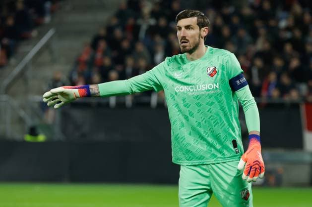 UTRECHT , 11-12-2025 , Stadium Galgenwaard , season 2025 2026 , UEFA Europa League football , League phase Matchday 6 , match between FC Utrecht and Nottingham Forrest , picture shows FC Utrecht goalkeeper Vasilis Barkas Utrecht - Nottingham Forrest  x200121805x Copyright: