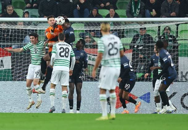 Jack Butland of Rangers spills the ball Ferencvaros v Rangers, UEFA Europa League, Group Stage, Football, Groupama Arena, Budapest, Hungary - 11 Dec 2025Budapest Groupama Arena Hungary EDITORIAL USE ONLY No use with unauthorised audio, video, data, fixture lists, club league logos or live services. Online in-match use limited to 120 images, no video emulation. No use in betting, games or single club league player publications.  Copyright: xMichaelxZemanek Shutterstockx 16080575l
