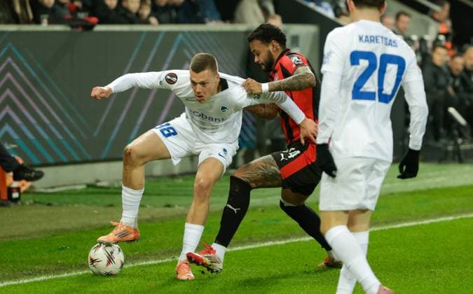 Genk s Daan Heymans and Midtjylland s Junior Brumado fight for the ball during a soccer game between Danish FC Midtjylland and Belgian KRC Genk, on Thursday 11 December 2025 in Herning, Denmark, on the sixth game (out of 8) in the league phase of the UEFA Europa League competition. LEONxGONZALES  x148222984x